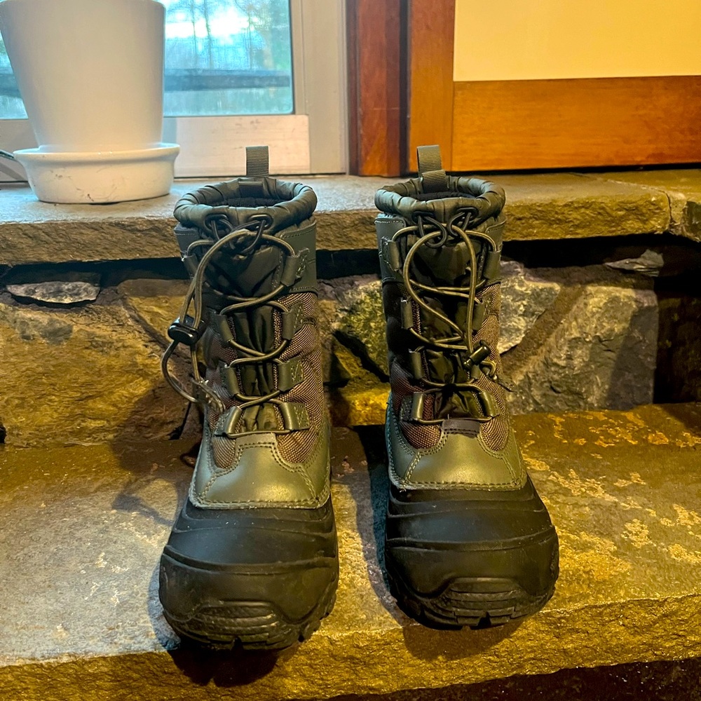 The North Face Alpenglow Waterproof Kids Boots - Size2 - Like New